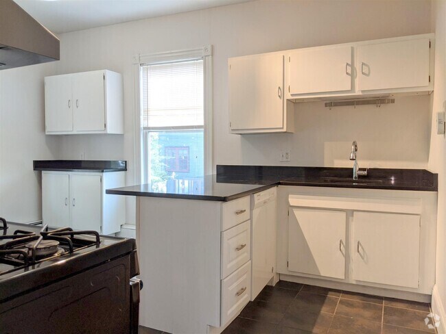 Building Photo - 392 Washington St Unit 3 Rental