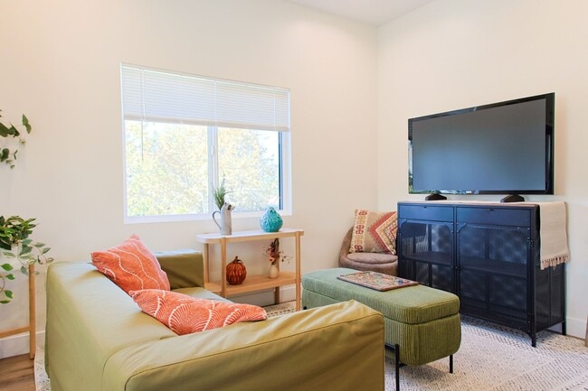 123 S Ave 63