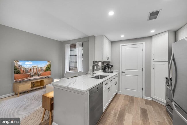 Photo - 1021 N Garfield St Unit B35