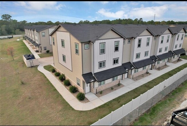 Building Photo - 12603 Telge Rd Unit 23E Rental