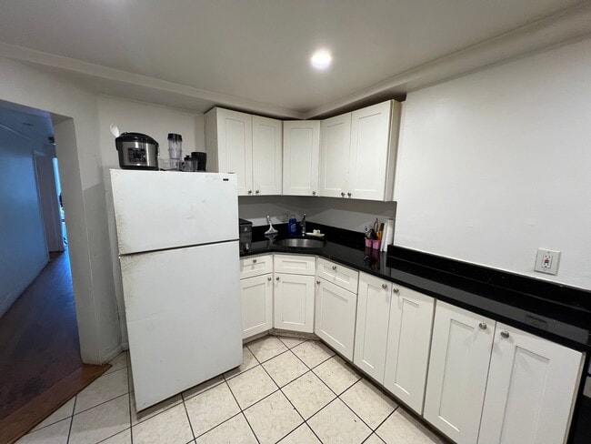 Building Photo - 848 Huntington Ave Unit 3