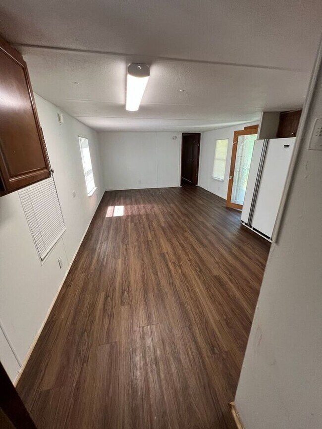 Photo - Bright & Spacious 2-Bedroom Mobile Home with Open Floor Plan