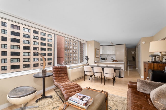 Photo - 322 W 57th St