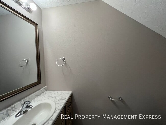 Photo - Modern 3 Bed 2 Bath Townhome in West Sioux Falls