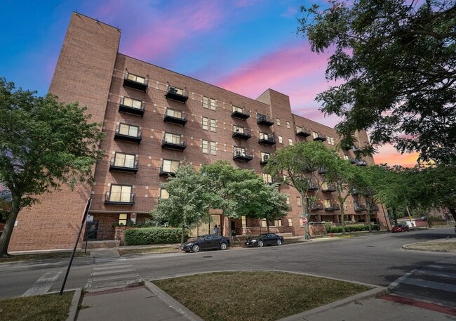 Building Photo - 1000 E 53rd St Unit 421 Rental