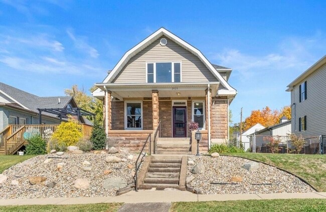 Photo - 2929 Newman St