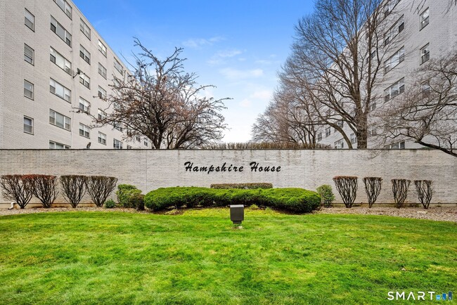 Building Photo - 891 Farmington Ave Unit 5F