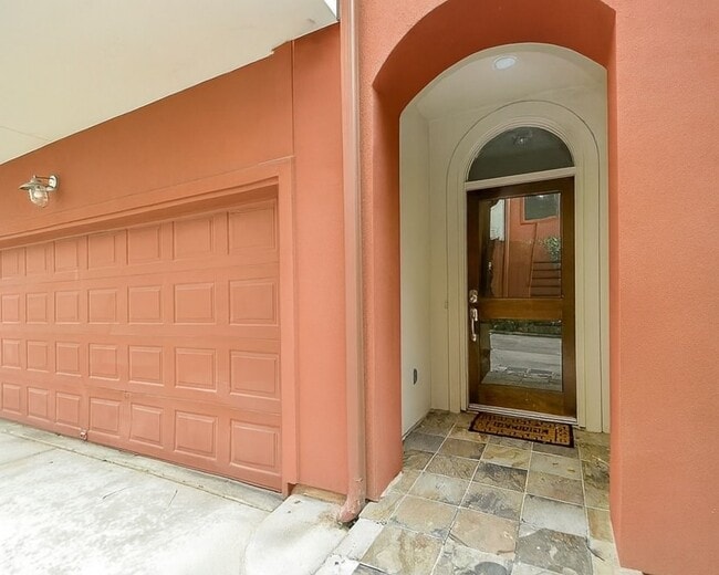 Photo - 404 Parker St