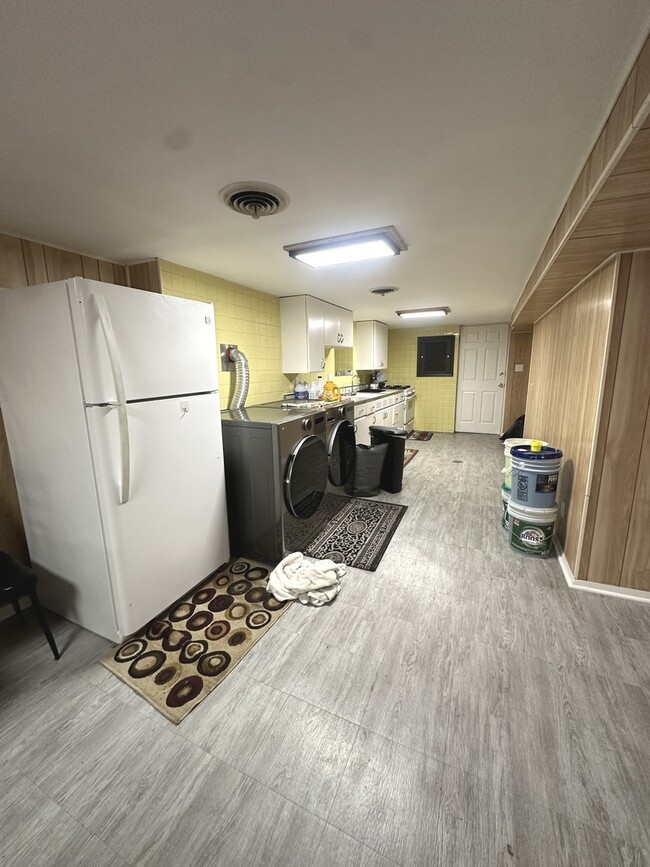 Photo - 5541 W Roscoe St