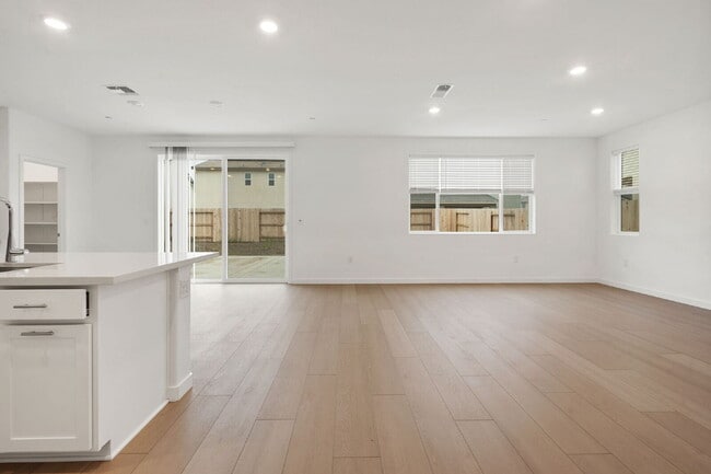 Photo - BRAND NEW BUILD 3000SQFT HOUSE FOR RENT