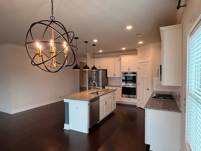 Photo - 178 Redcroft Dr