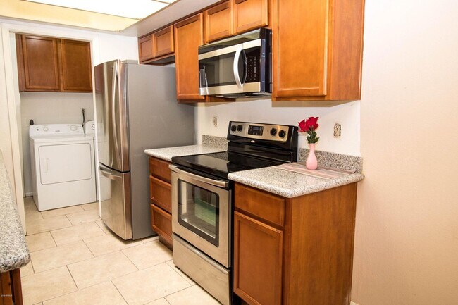 Photo - Amazing home is now available in heart of Glendale/ Utilities included only $1550.00