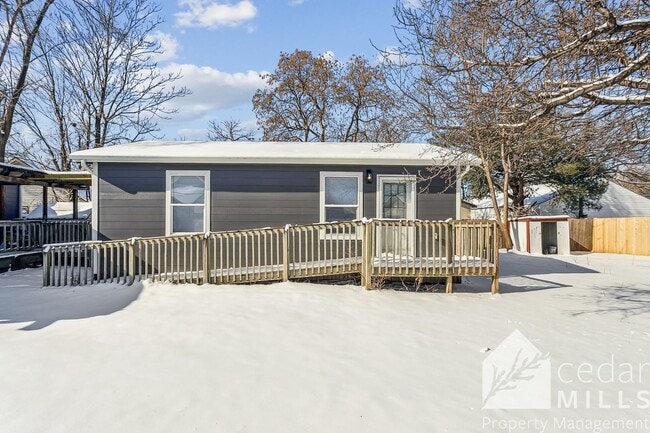 Building Photo - Wheelchair accessible LARGE 1 bedroom on the North side!