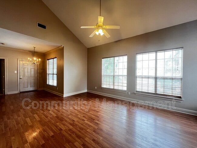 Photo - 710 E Boyd Dr