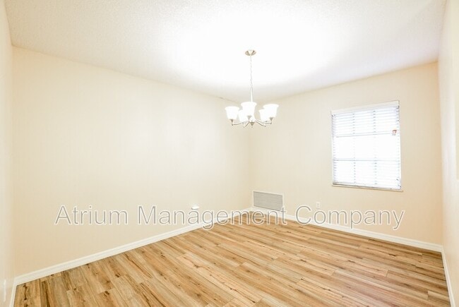 Photo - 1318 Kewannee Trail