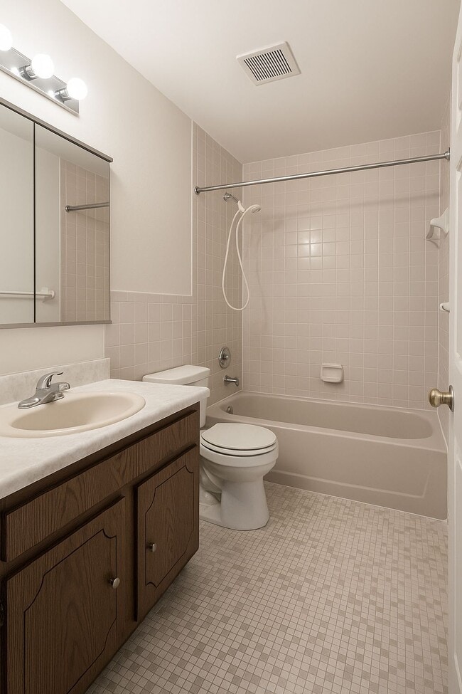 Photo - 732 Kennedy Dr Unidad 732