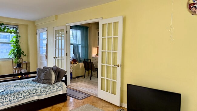 Photo - 225 Saint Pauls Ave Unit 11J