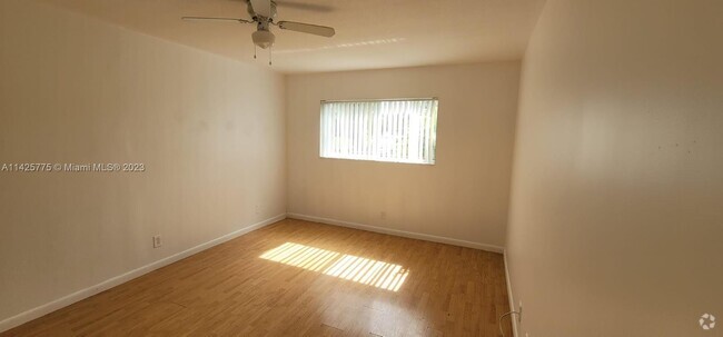 Building Photo - 2970 NW 55th Ave Unit 1B Rental