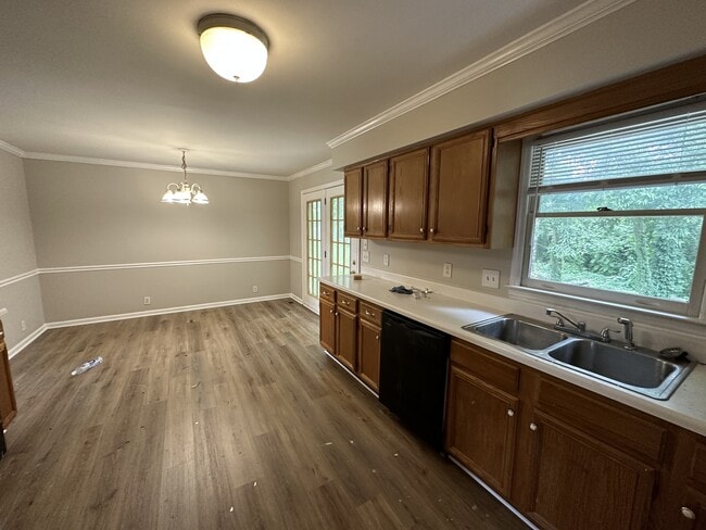 Photo - 1302 Haynes Dr