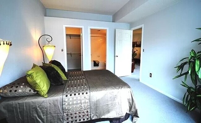 Photo - Beautifully updated 2-2 Condo with attache...