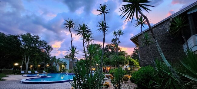 Building Photo - Oaks Of Lakebridge Community Rental