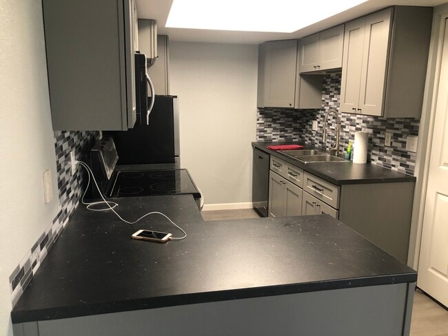 Kitchen - 10216 N 7th Ave Unit 4