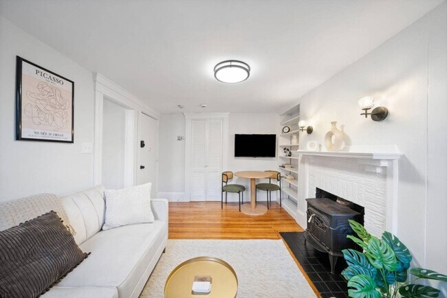 Photo - 102 Revere St Unidad 3