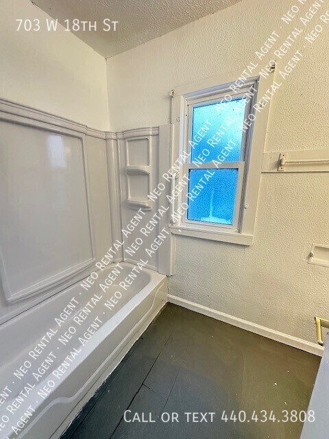 Photo - 703 W 18th St