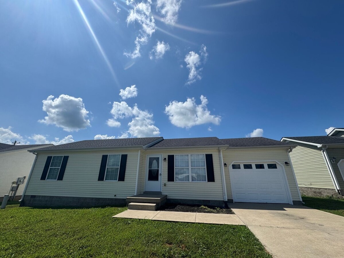 Newly Renovated 3BR 2BA home close to GM, ... - Newly Renovated 3BR 2BA home close to GM, ...