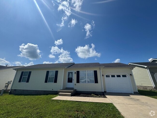 Building Photo - Newly Renovated 3BR 2BA home close to GM, ...