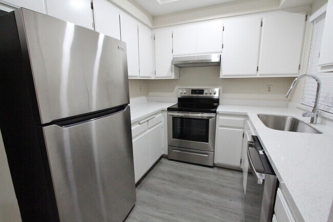 $2690 -TWO BEDROOM / TWO BATHROOM GORGEOU... - $2690 -TWO BEDROOM / TWO BATHROOM  GORGEOU... House