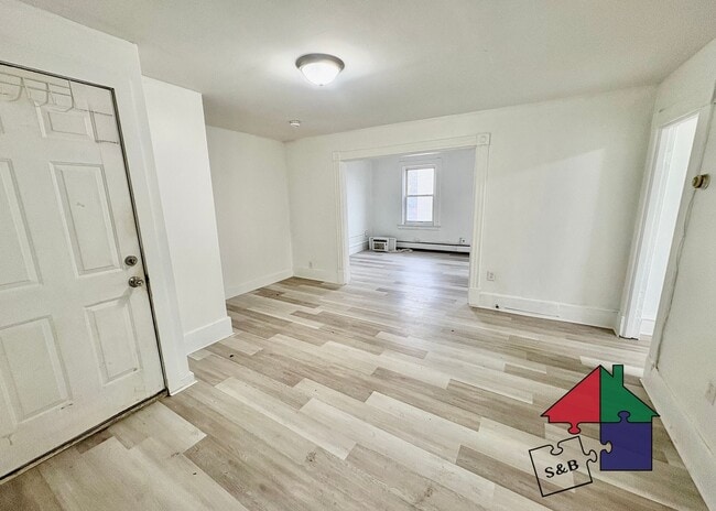 Building Photo - 94 Malletts Bay Ave Unit 2B