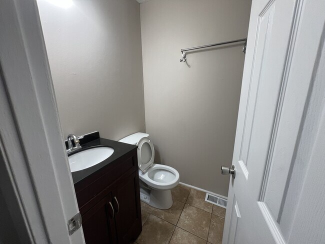 Photo - 1905 Priscilla Ln NW