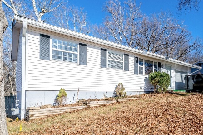 Building Photo - 3633 Shores Dr