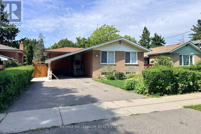 72 Hadrian Dr