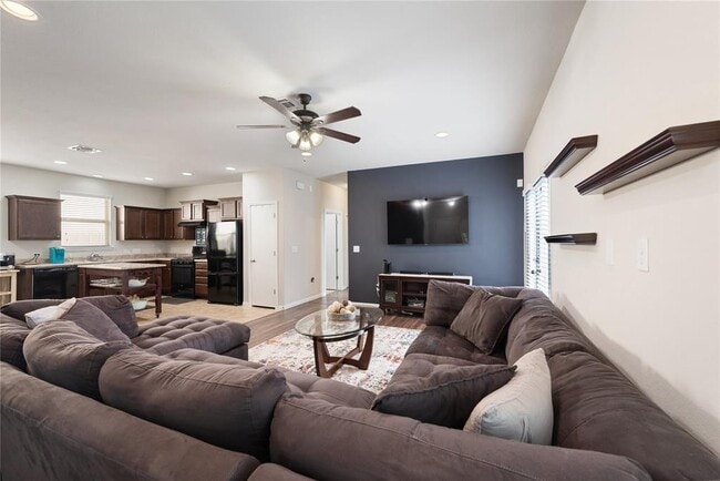 Photo - 213 Sambar Dr