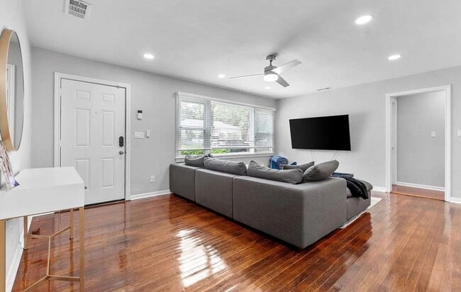 Photo - 4 bedroom 2 bath house fully renovated, Available August 2026!