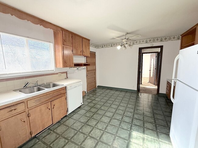 Photo - 4 Bedroom Home Near KU Med