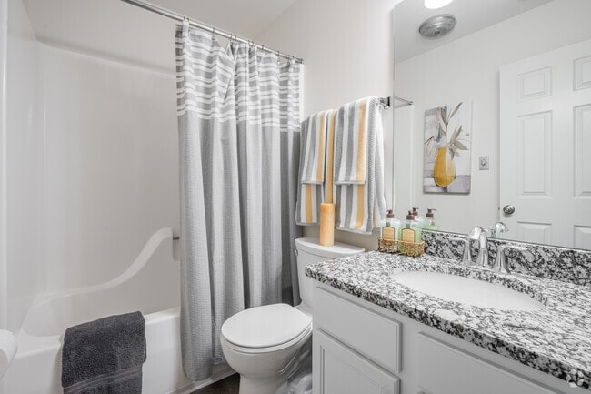 Baño principal - Chesterfield Village Townhomes