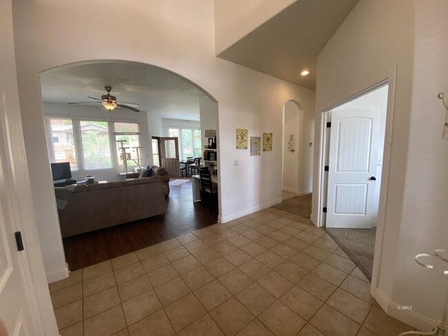 Photo - 463 Deadwood Dr