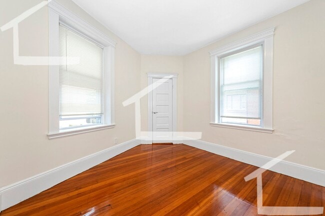 Photo - 9/1 Fully renovated 3BR in Oak Sq, w/d in unit!