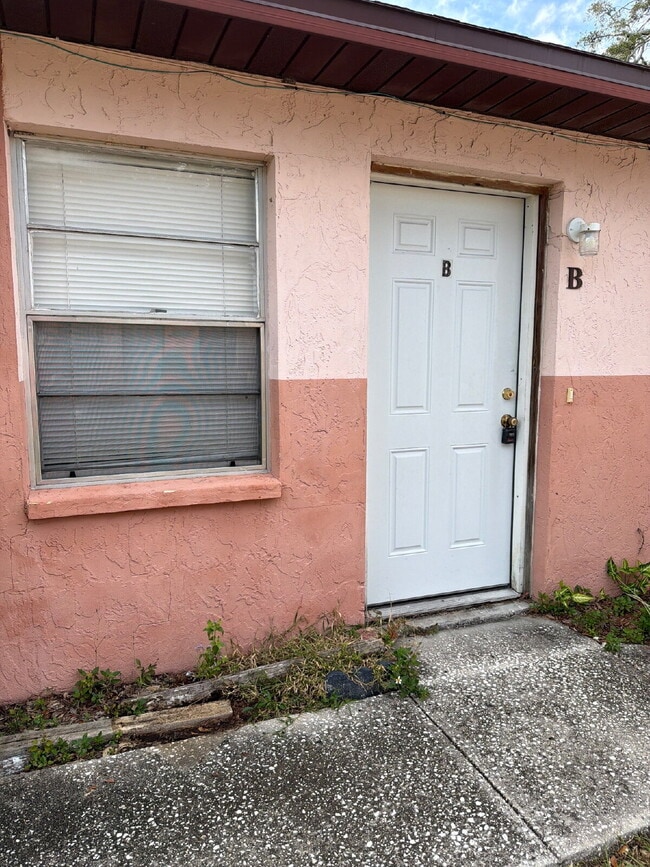 Building Photo - 1 bedroom 1 bath available in Auburndale Unit B
