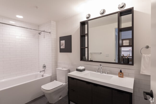 1BR, 1BA - 682 SF