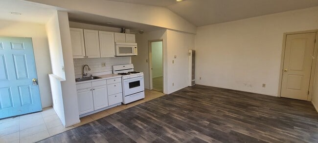 Building Photo - 44223 Fenhold St Rental