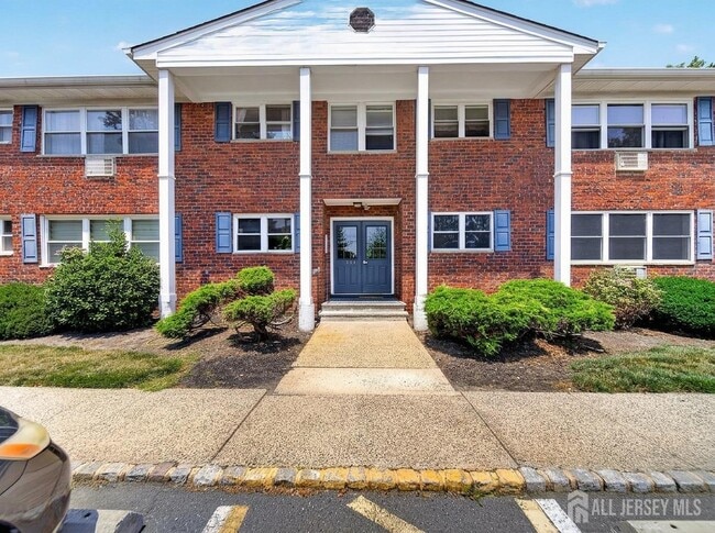 Building Photo - 42A5 Woodedge Ave Unit 8