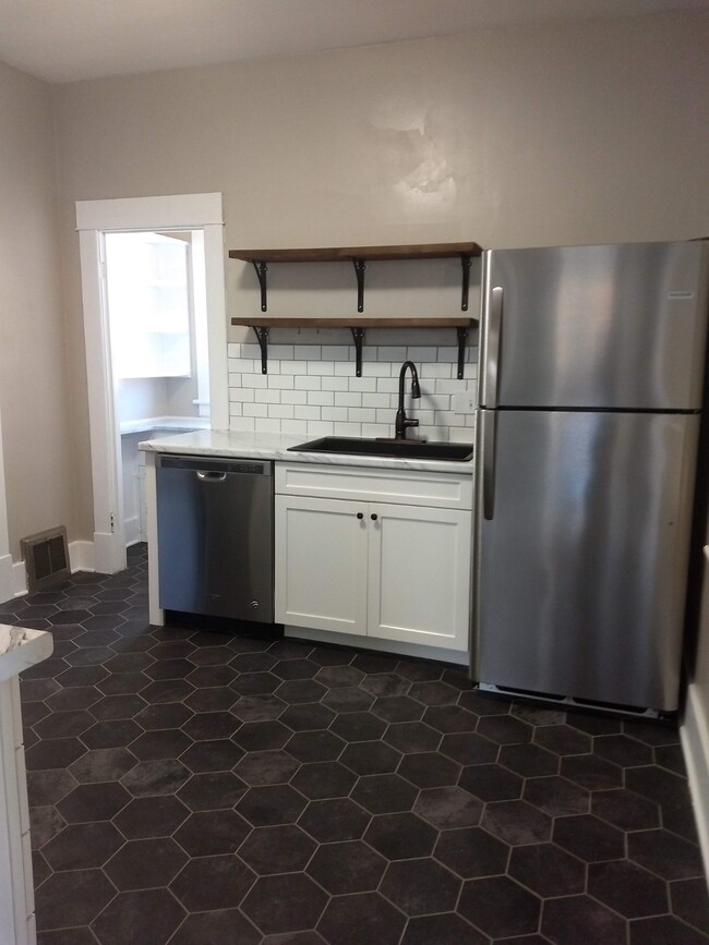 Photo - 2014 10th Ave Unit Upstairs