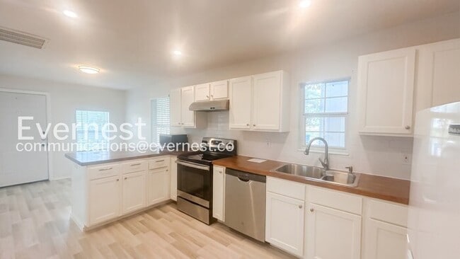 Photo - 125 Magendie St