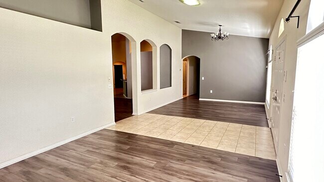 Photo - 2401 Nesslewood Dr