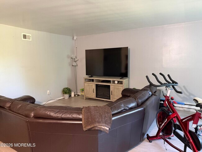 65 Cedar Ave Unit B12