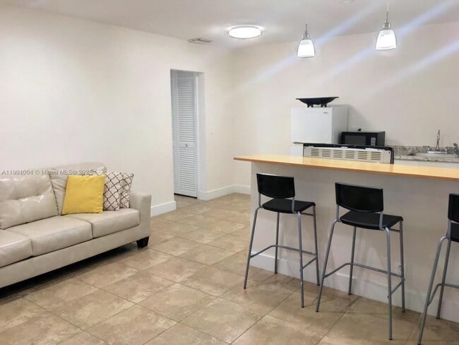 Photo - 3515 Van Buren St Unidad 104